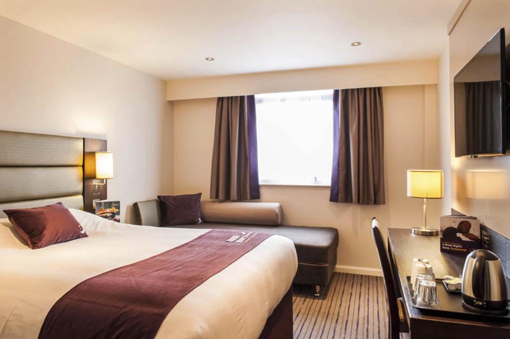 Premier Inn 머티르티드필 외부 사진