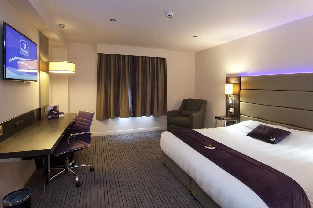 Premier Inn 머티르티드필 외부 사진