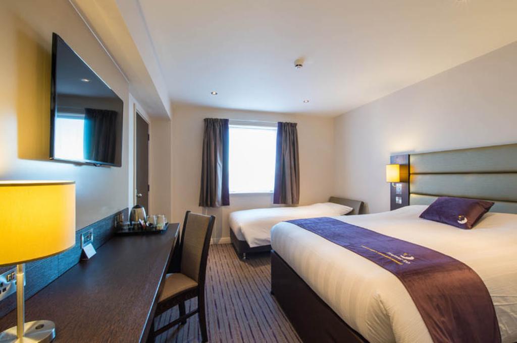 Premier Inn 머티르티드필 외부 사진