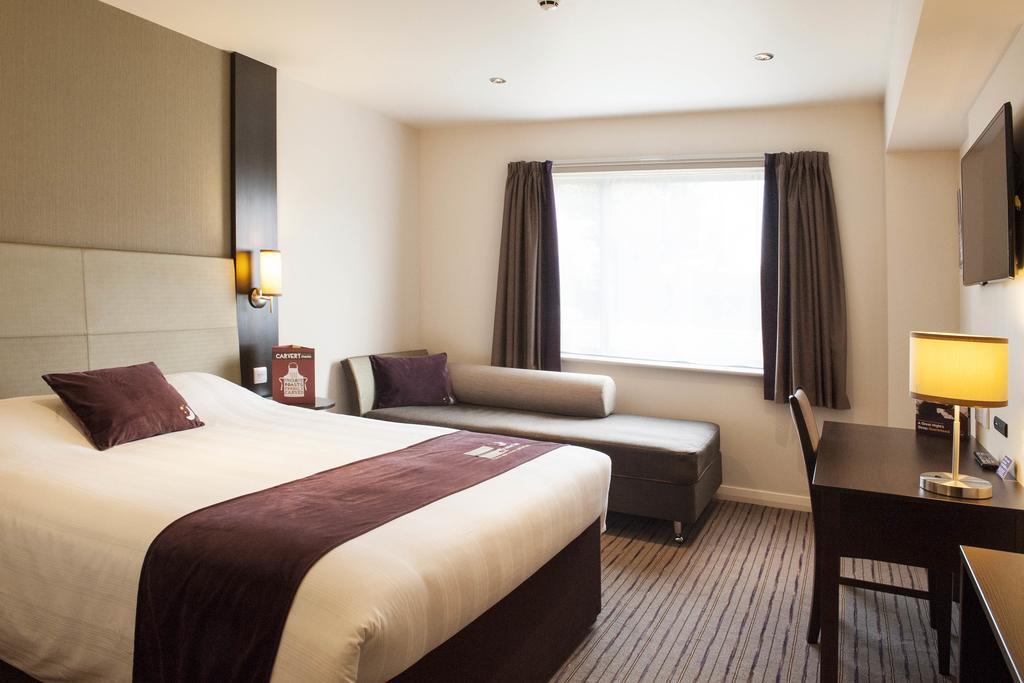 Premier Inn 머티르티드필 외부 사진
