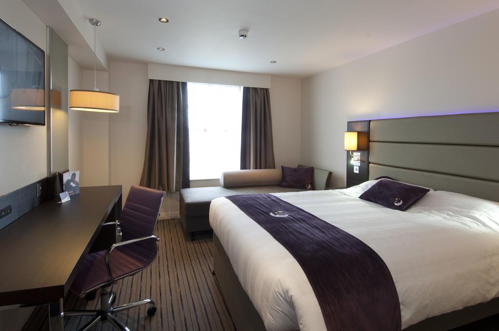Premier Inn 머티르티드필 외부 사진