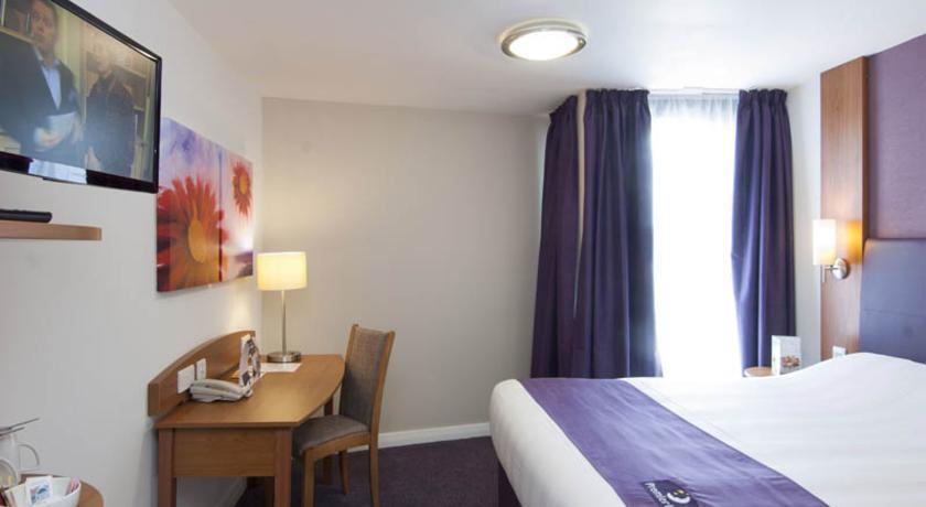 Premier Inn 머티르티드필 외부 사진