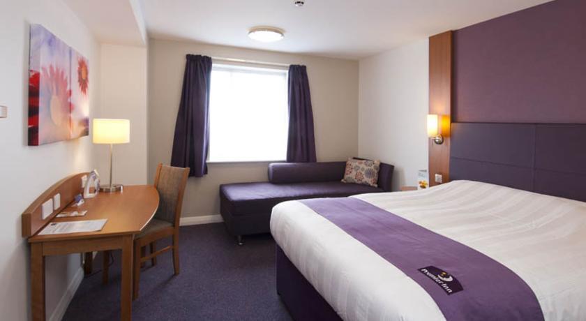 Premier Inn 머티르티드필 외부 사진