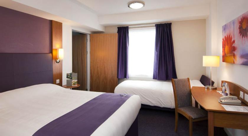 Premier Inn 머티르티드필 외부 사진
