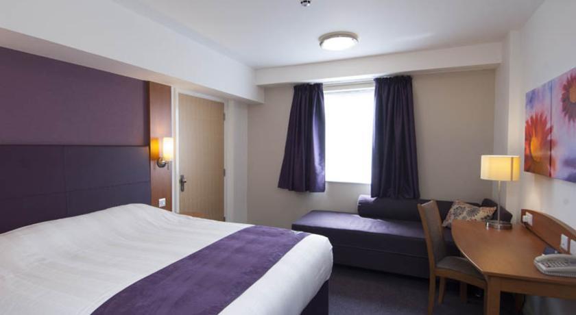 Premier Inn 머티르티드필 외부 사진