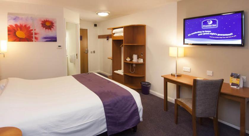 Premier Inn 머티르티드필 외부 사진