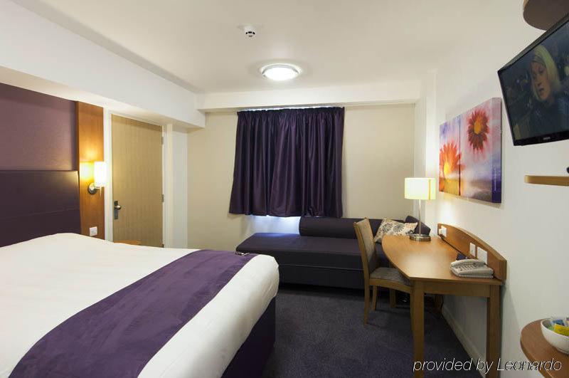Premier Inn 머티르티드필 외부 사진